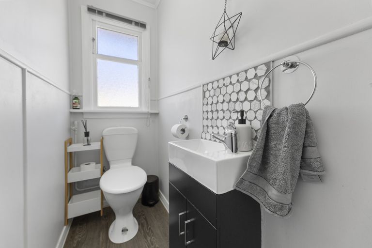 Photo of property in 11b Cuba Street, Petone, Lower Hutt, 5012