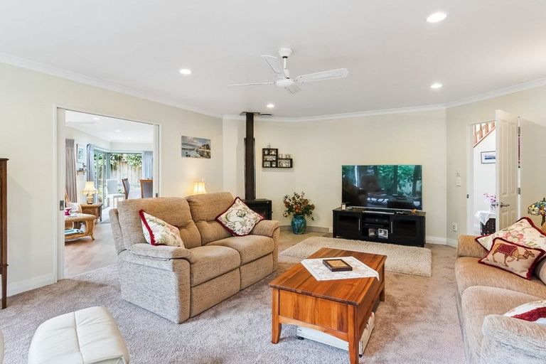 Photo of property in 3 Koromiko Glen, Waikanae, 5036