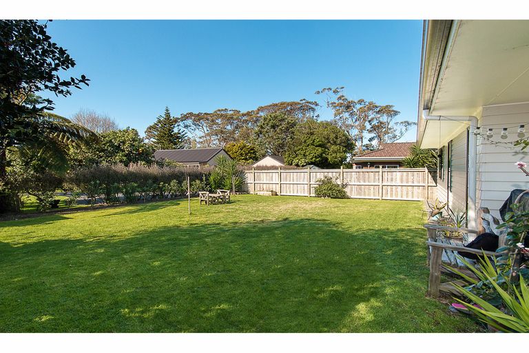 Photo of property in 5 Riverside Drive, Waiuku, 2123