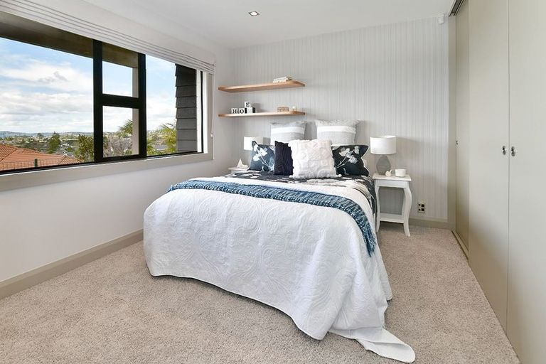 Photo of property in 37 Grovenor Drive, Orewa, 0931