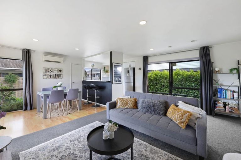 Photo of property in 2/34 Tupaki Place, Pakuranga Heights, Auckland, 2010