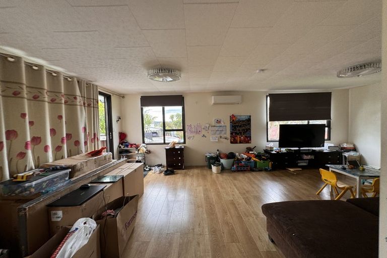 Photo of property in 1/39 Caribbean Drive, Unsworth Heights, Auckland, 0632