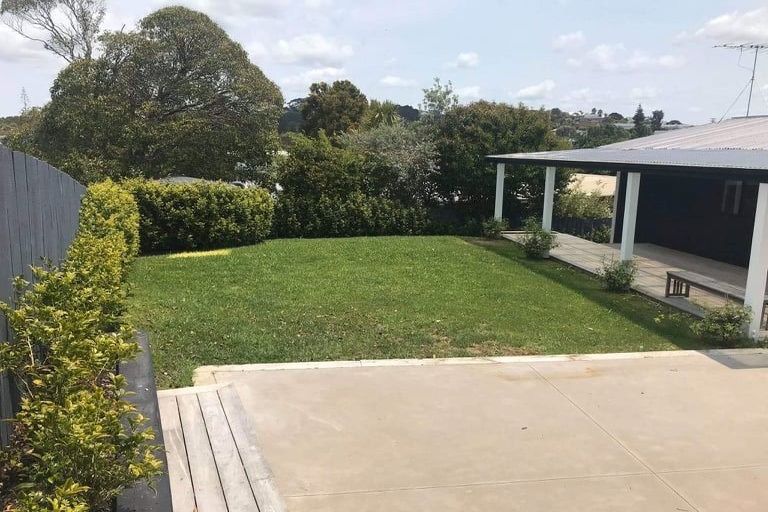 Photo of property in 5 Holiday Road, Stanmore Bay, Whangaparaoa, 0932