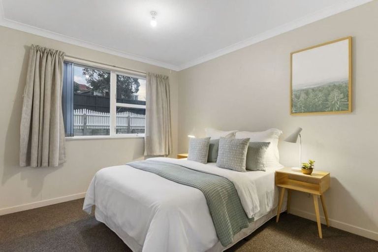 Photo of property in 37 Compton Street, Hillcrest, Auckland, 0627
