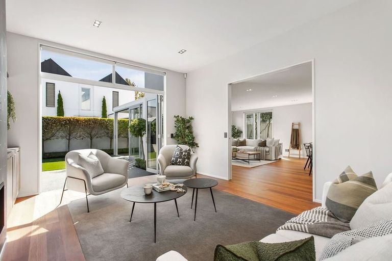 Photo of property in 43 Hawkesbury Avenue, St Albans, Christchurch, 8014