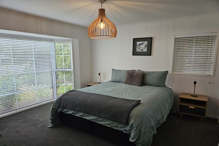 Photo of property in 50 Saint Andrews Square, Strowan, Christchurch, 8052
