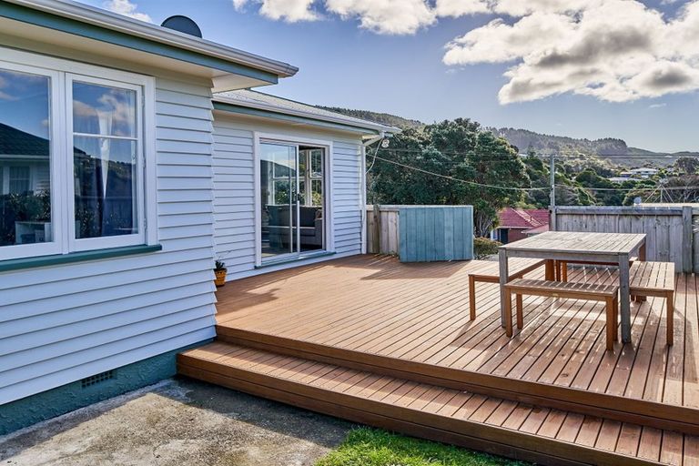 Photo of property in 31 Larsen Crescent, Tawa, Wellington, 5028