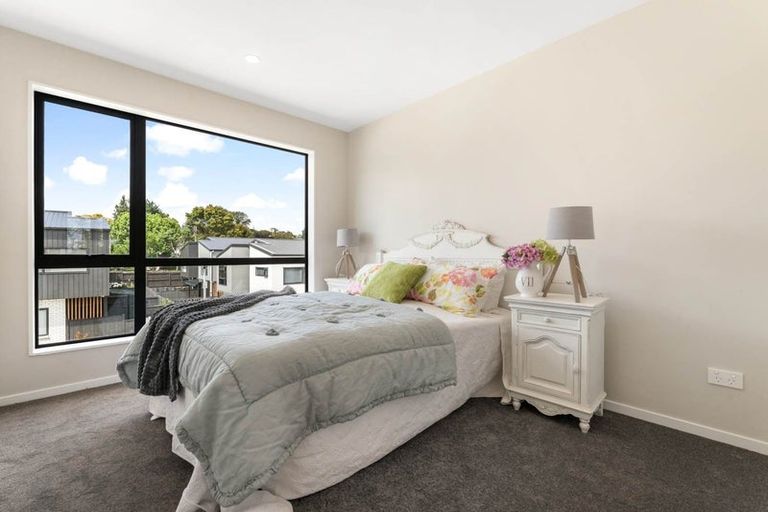 Photo of property in 7 Don Oliver Lane, Glen Eden, 0602