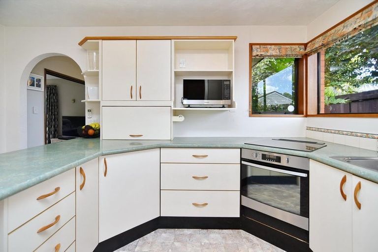 Photo of property in 15 Connemara Drive, Northwood, Christchurch, 8051