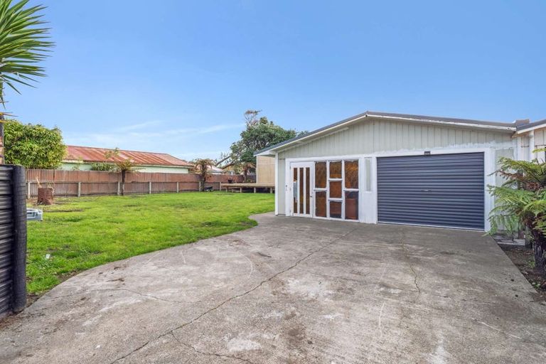Photo of property in 19 Tongariro Street, Castlecliff, Whanganui, 4501