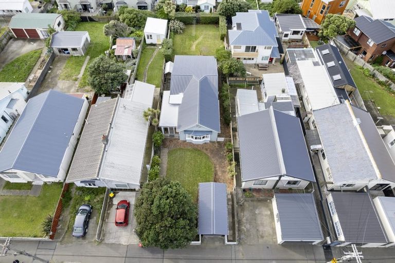 Photo of property in 203 Onepu Road, Lyall Bay, Wellington, 6022