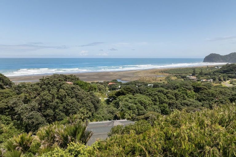 Photo of property in 61 Garden Road, Piha, 0772