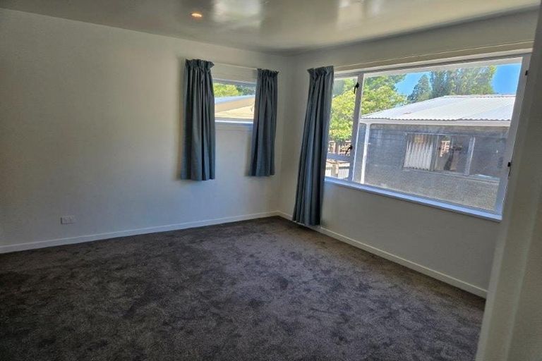 Photo of property in 102 Yaldhurst Road, Sockburn, Christchurch, 8042