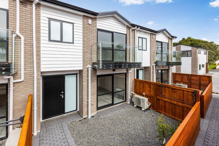 Photo of property in 7c Gladfield Lane, Te Atatu Peninsula, Auckland, 0610