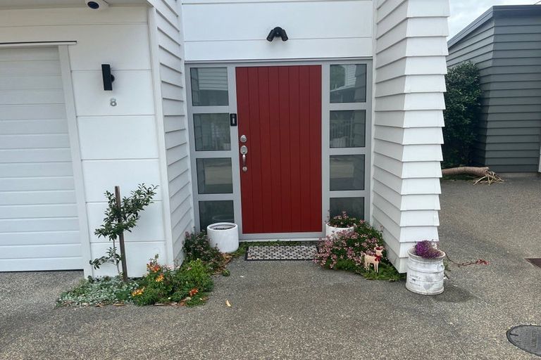 Photo of property in 8 Ruhanui Lane, Pakuranga Heights, Auckland, 2010