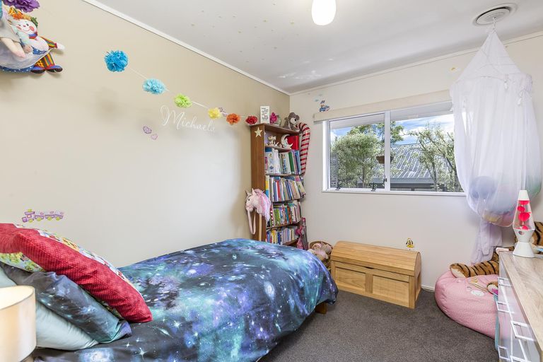 Photo of property in 2/39 Fairmount Road, Titirangi, Auckland, 0604