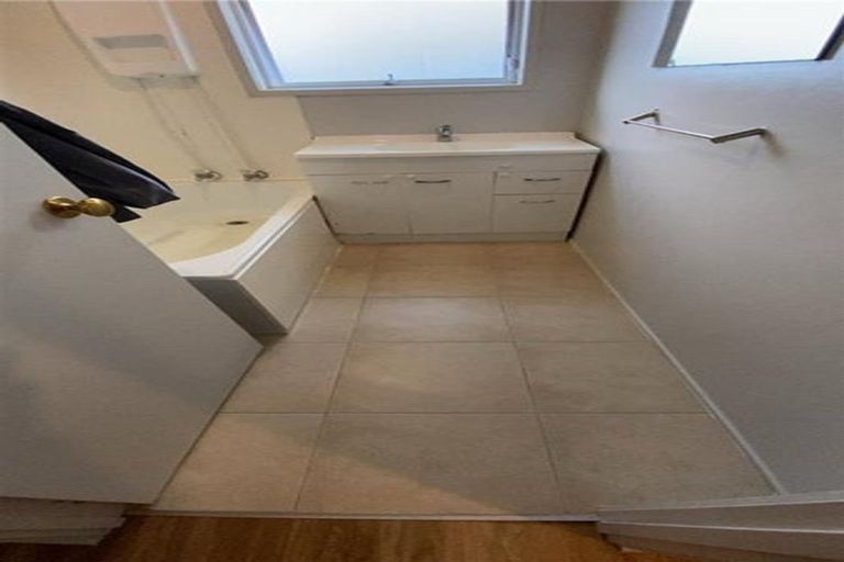 Photo of property in 1040 East Coast Road, Fairview Heights, Auckland, 0630