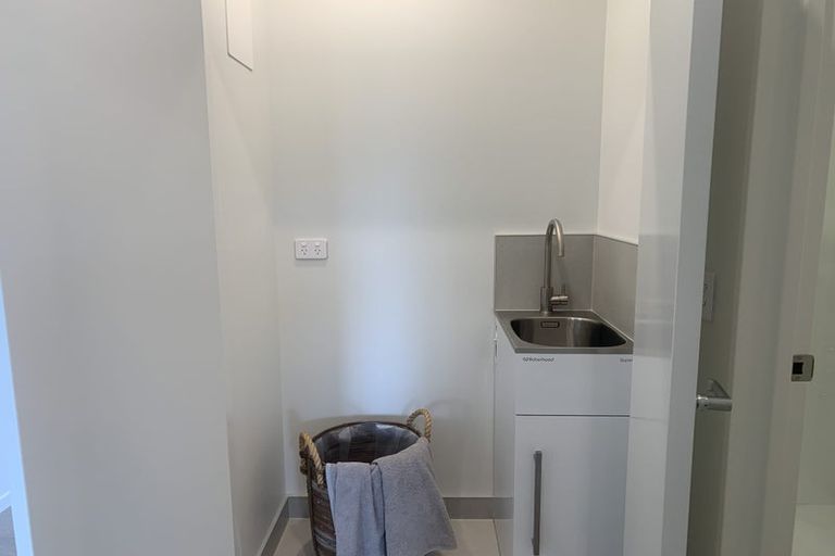 Photo of property in 2/18 Paraone Crescent, Takanini, 2112