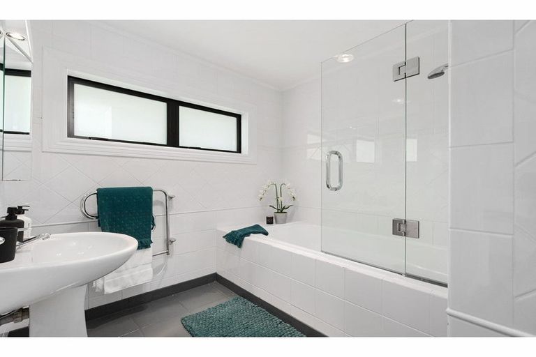 Photo of property in 1 Celina Place, Browns Bay, Auckland, 0630
