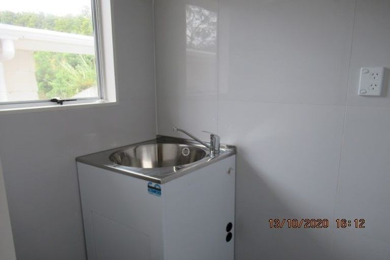 Photo of property in 15 Fernhaven Place, Massey, Auckland, 0614