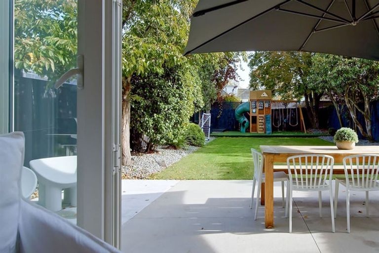 Photo of property in 17 Innes Road, St Albans, Christchurch, 8052