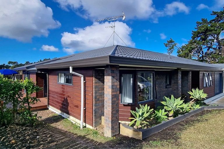 Photo of property in 8 Owl Court, Unsworth Heights, Auckland, 0632