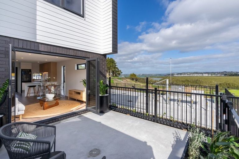 Photo of property in 8/4 Ngaroma House Drive, Hobsonville, Auckland, 0616