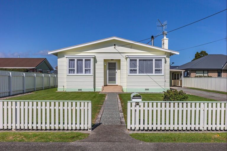 Photo of property in 27 Essex Street, Levin, 5510