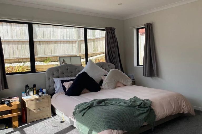 Photo of property in 12 Mamuku Drive, Massey, Auckland, 0614