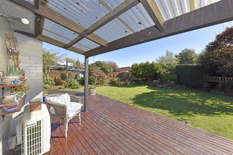 Photo of property in 7 Hannah Place, Redwood, Christchurch, 8051