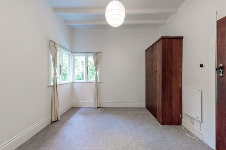 Photo of property in 124 Glenmore Street, Northland, Wellington, 6012