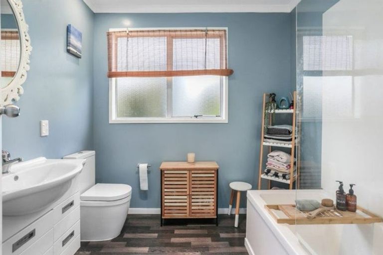 Photo of property in 15 Luanda Drive, Ranui, Auckland, 0612