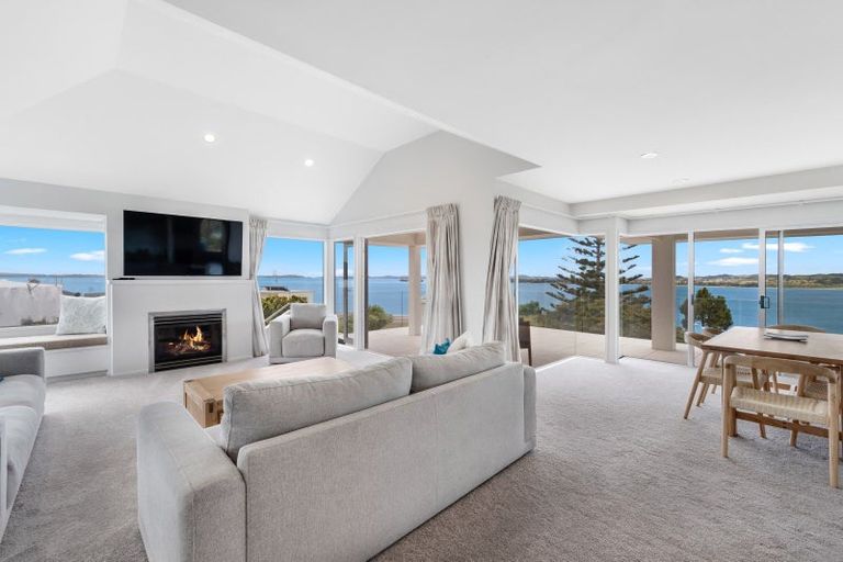 Photo of property in 1/121 Pah Road, Cockle Bay, Auckland, 2014