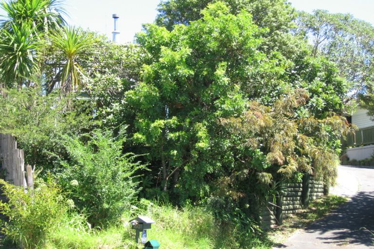 Photo of property in 60 Kia Ora Road, Beach Haven, Auckland, 0626