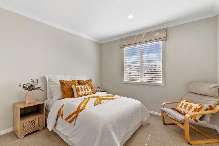 Photo of property in 2 Glen Bridge Lane, Harewood, Christchurch, 8051