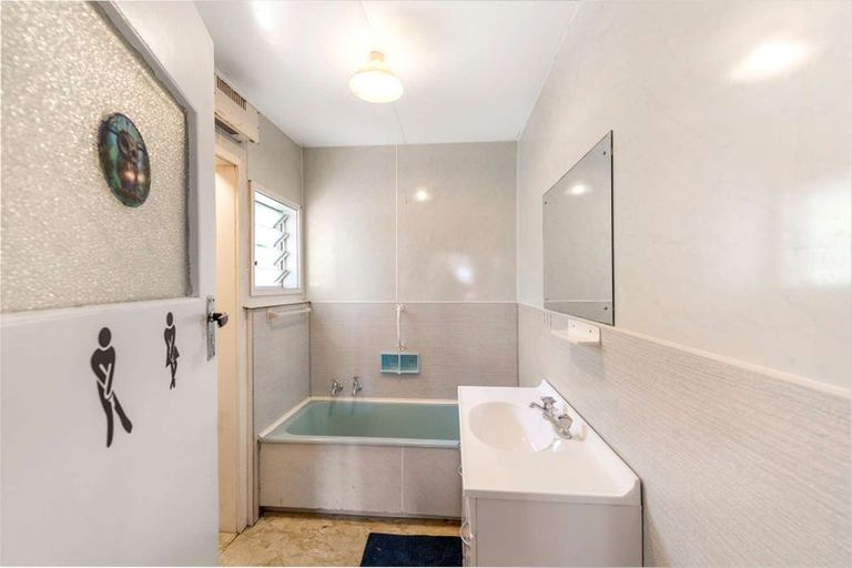 Photo of property in 32 Manuka Street, Castlecliff, Whanganui, 4501