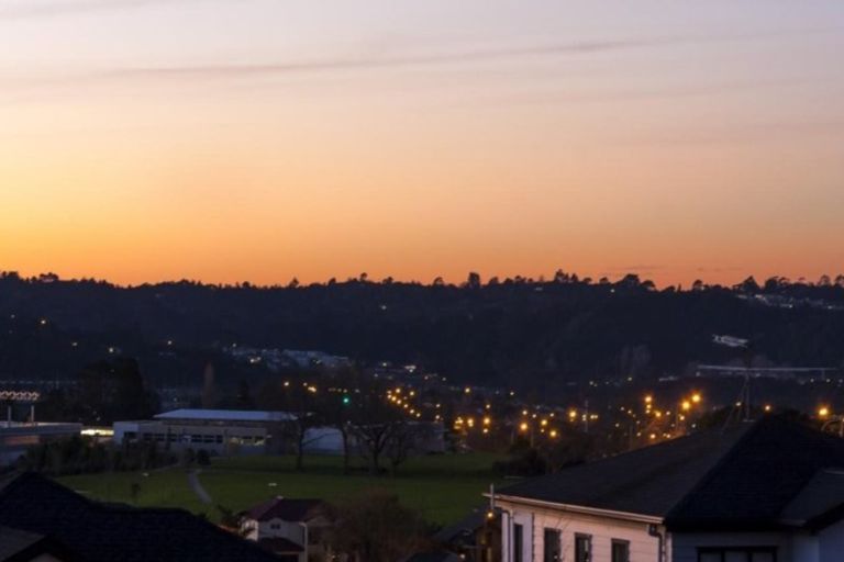 Photo of property in 70 Oakway Drive, Schnapper Rock, Auckland, 0632