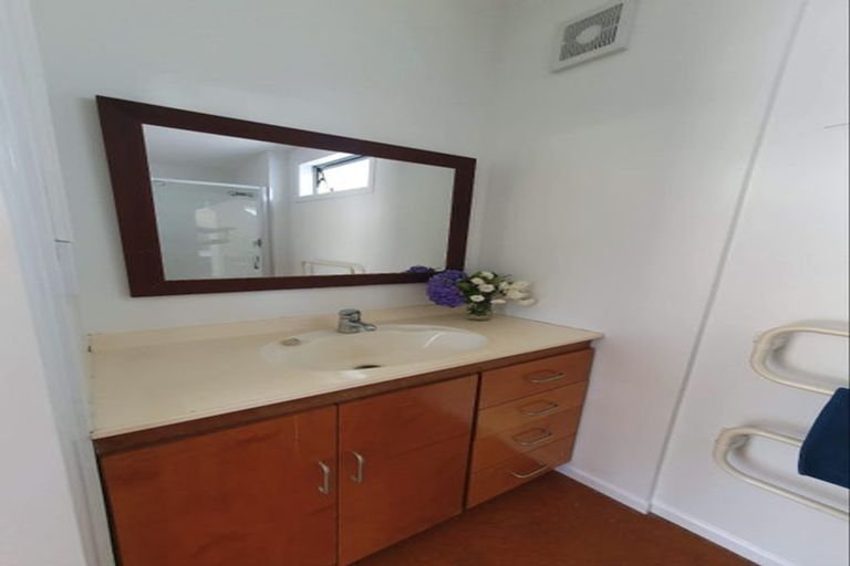 Photo of property in 17 Landing Road, Titirangi, Auckland, 0604