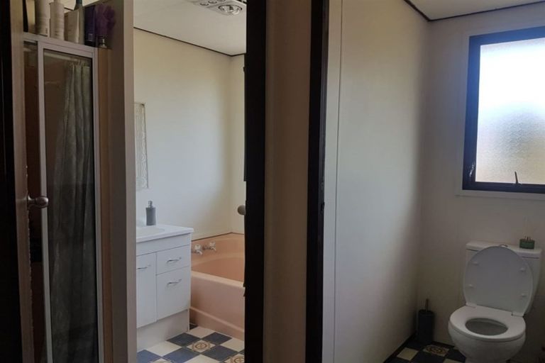 Photo of property in 348 Glengarry Road, Glen Eden, Auckland, 0602