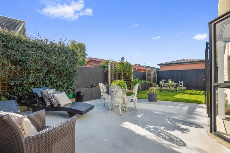 Photo of property in 1 Mangorei Road, Merrilands, New Plymouth, 4312