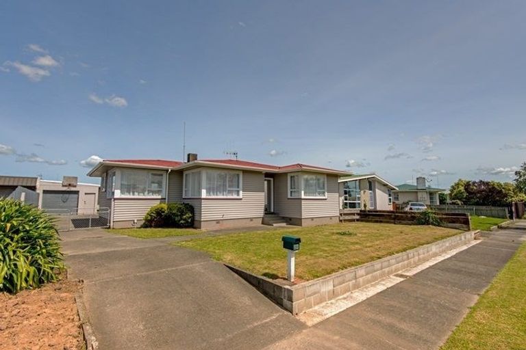 Photo of property in 28 Holdsworth Avenue, Milson, Palmerston North, 4414