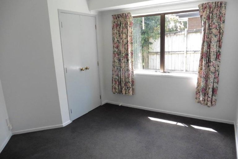 Photo of property in 37 Kirrie Avenue, Te Atatu South, Auckland, 0610