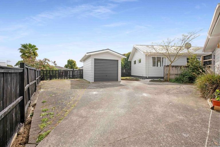 Photo of property in 12a Hinton Place, Weymouth, Auckland, 2103