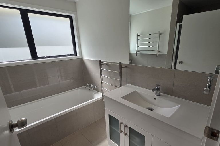 Photo of property in 35 Aronia Way, Goodwood Heights, Auckland, 2105