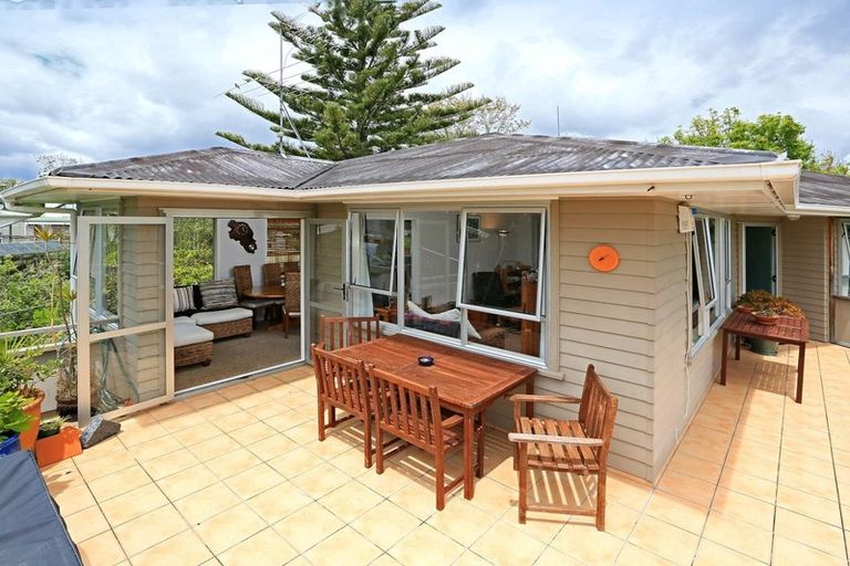 Photo of property in 813 Te Atatu Road, Te Atatu Peninsula, Auckland, 0610