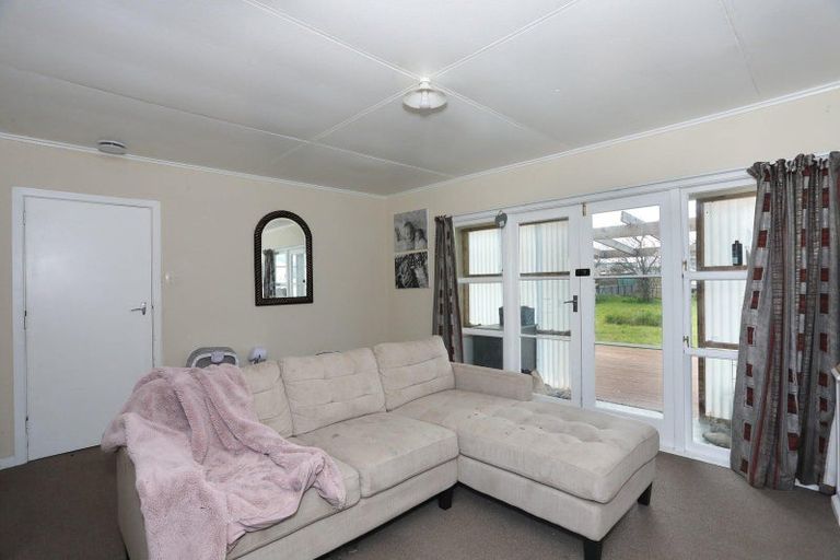 Photo of property in 11 Ngahina Street, Marton, 4710