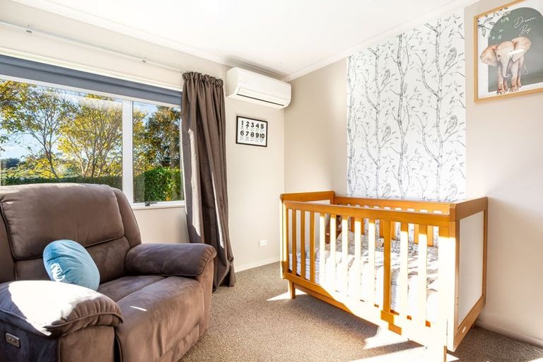Photo of property in 11 Te Puia Drive, Aotea, Porirua, 5024