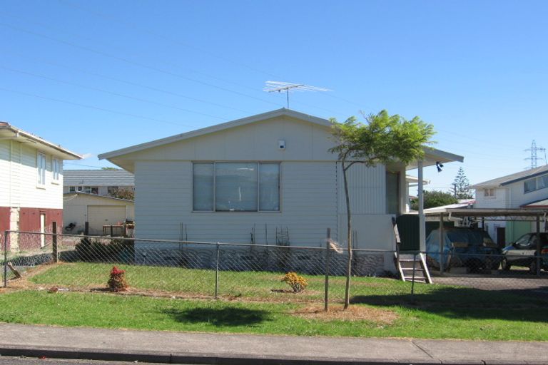 Photo of property in 12 Martin Place, Kelston, Auckland, 0602