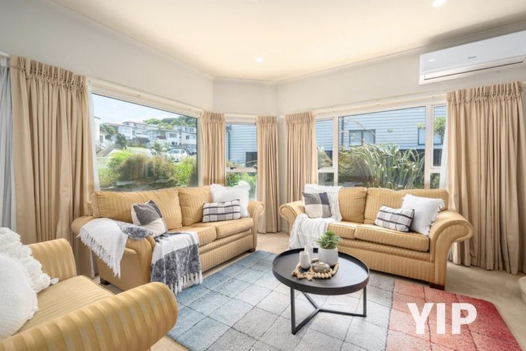 Photo of property in 45 Tamworth Crescent, Newlands, Wellington, 6037