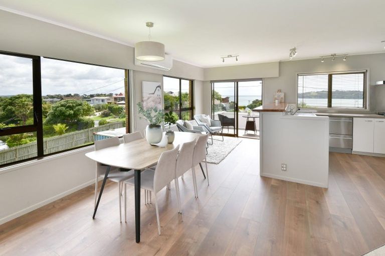 Photo of property in 18 Melandra Road, Stanmore Bay, Whangaparaoa, 0932